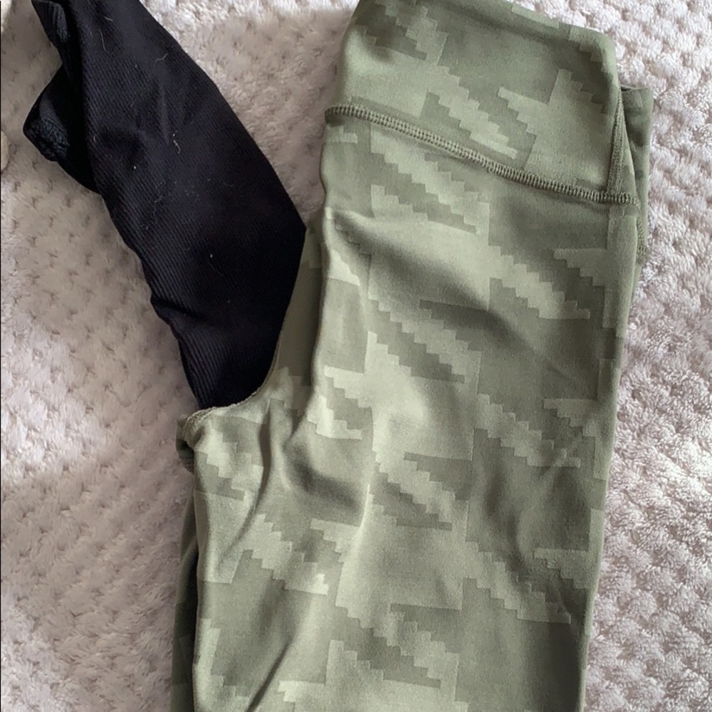 ALO workout leggings